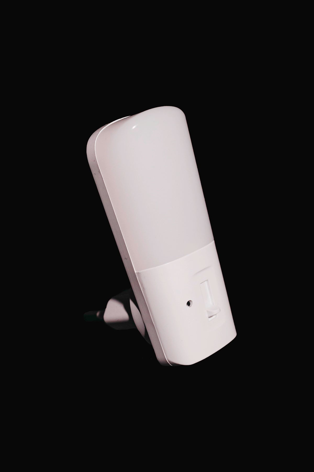 LUZ NOCTURNA ENCHUFABLE CON SENSOR DE NICE MOOD AUTOMÁTICO