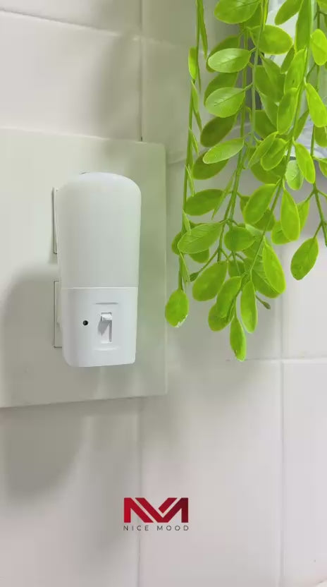LUZ NOCTURNA ENCHUFABLE CON SENSOR DE NICE MOOD AUTOMÁTICO